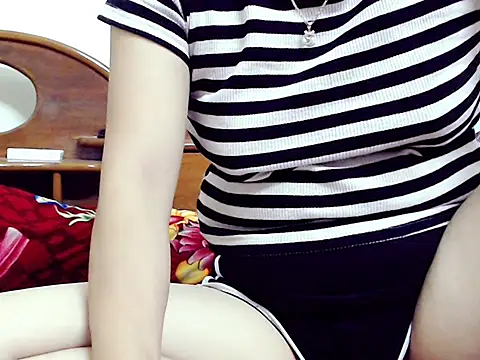 Snapshot of Ami_8x chatting on 10/09/25, 03:32 Ami 8x online show from 10/09/25, 03:32