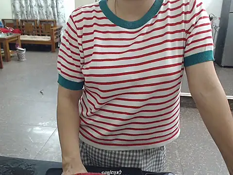 Snapshot of Ami_8x chatting on 11/08/25, 01:33 Ami 8x online show from 11/08/25, 01:33