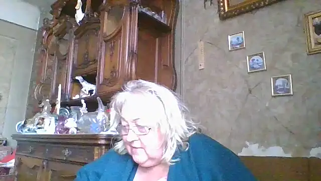 Snapshot of Lala-Love56 chatting on 09/18/25, 09:44 Lala-Love56 online show from 09/18/25, 09:44