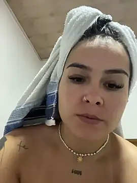 Snapshot of amberbakee chatting on 11/08/25, 01:55 amberbakee online show from 11/08/25, 01:55