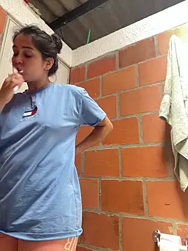 Snapshot of amberbakee chatting on 12/01/25, 04:23 amberbakee online show from 12/01/25, 04:23