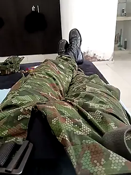 Snapshot of alejos81 chatting on 12/18/25, 03:40 alejos81 online show from 12/18/25, 03:40