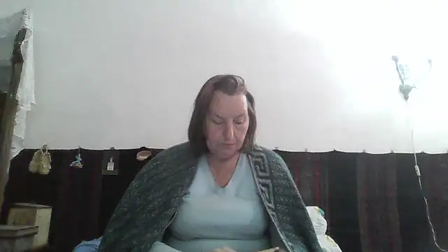Snapshot of AnnaLive570 chatting on 05/17/26, 05:27 AnnaLive570 online show from 05/17/26, 05:27