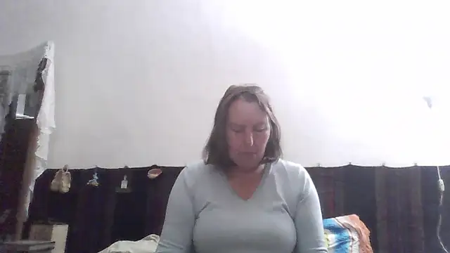 Snapshot of AnnaLive570 chatting on 05/20/26, 01:12 AnnaLive570 online show from 05/20/26, 01:12