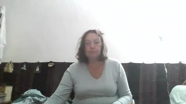 Snapshot of AnnaLive570 chatting on 05/24/26, 02:05 AnnaLive570 online show from 05/24/26, 02:05