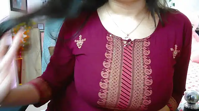 Snapshot of WildDimpi_0 chatting on 03/28/26, 04:28 WildDimpi 0 online show from 03/28/26, 04:28