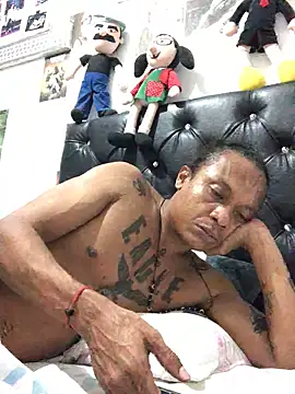 Snapshot of elpeluchenegroxxx3 chatting on 03/07/26, 02:52 elpeluchenegroxxx3 online show from 03/07/26, 02:52