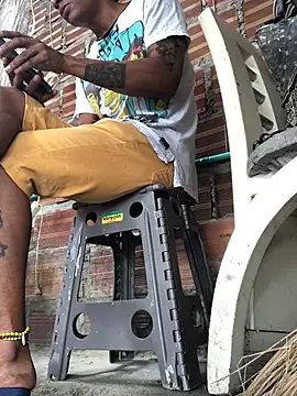 Snapshot of elpeluchenegroxxx3 chatting on 03/08/26, 05:28 elpeluchenegroxxx3 online show from 03/08/26, 05:28