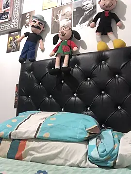 Snapshot of elpeluchenegroxxx3 chatting on 03/15/26, 12:27 elpeluchenegroxxx3 online show from 03/15/26, 12:27