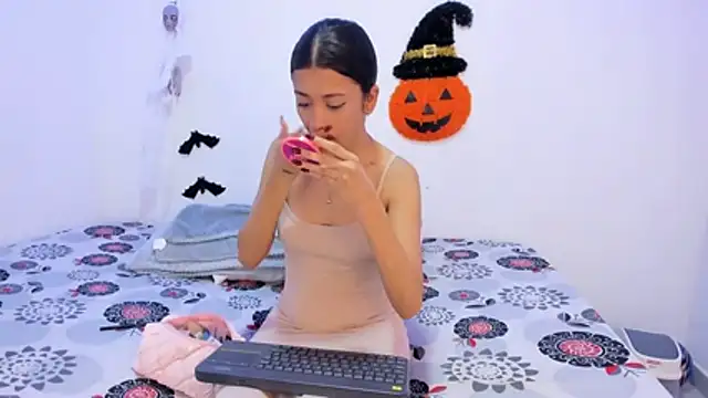 Snapshot of Sexy777Couple chatting on 10/24/25, 10:06 Sexy777Couple online show from 10/24/25, 10:06