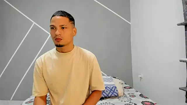 Snapshot of Sexy777Couple chatting on 02/20/26, 01:13 Sexy777Couple online show from 02/20/26, 01:13