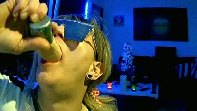 hellgirl1980 online show from 11/11/25, 07:47