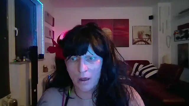 Snapshot of hellgirl1980 chatting on 03/21/26, 12:04 hellgirl1980 online show from 03/21/26, 12:04
