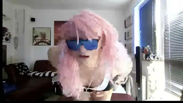 Snapshot of hellgirl1980 chatting on 04/27/26, 12:36 hellgirl1980 online show from 04/27/26, 12:36