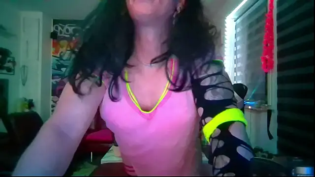 Snapshot of hellgirl1980 chatting on 05/15/26, 07:54 hellgirl1980 online show from 05/15/26, 07:54