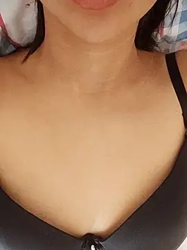 Snapshot of bebeksiii chatting on 10/28/25, 08:18 bebeksiii online show from 10/28/25, 08:18