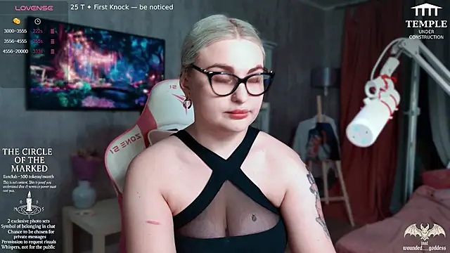 Wounded Goddess  online show from 11/12/25, 05:24