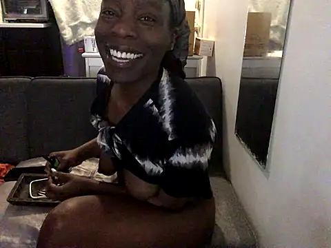 littyleesh1 online show from 12/19/25, 11:28