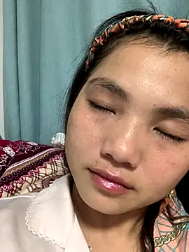 Emlyly-18 online show from 09/29/25, 04:12