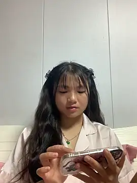 Emlyly-18 online show from 09/30/25, 05:23