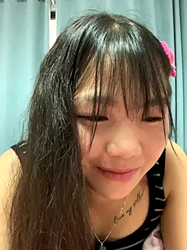 Emlyly-18 online show from 10/05/25, 01:37