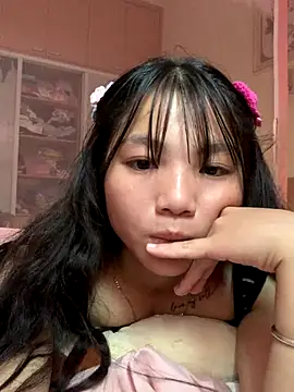 Emlyly-18 online show from 10/08/25, 12:52