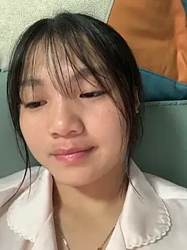 Emlyly-18 online show from 10/09/25, 04:05