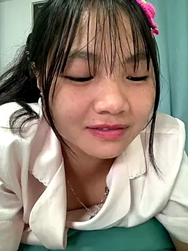 Emlyly-18 online show from 10/10/25, 04:11