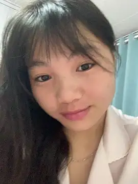 Emlyly-18 online show from 10/18/25, 08:31