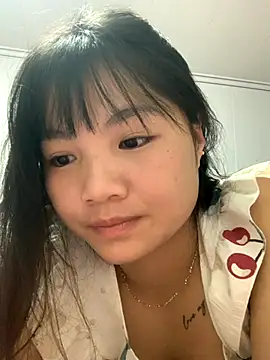 Emlyly-18 online show from 10/23/25, 06:06