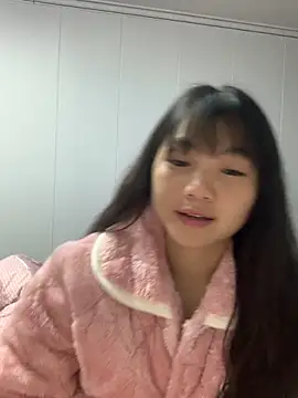 Emlyly-18 online show from 10/26/25, 01:11