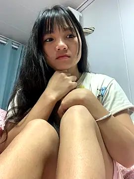 Emlyly-18 online show from 10/30/25, 02:24