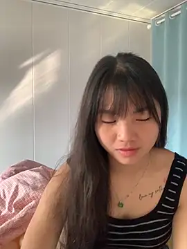 Emlyly-18 online show from 11/02/25, 01:52