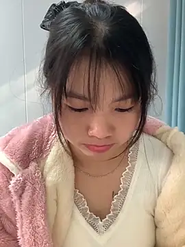 Emlyly-18 online show from 11/12/25, 01:28