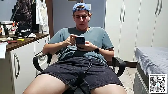 Snapshot of vinialnc chatting on 10/04/25, 12:30 vinialnc online show from 10/04/25, 12:30