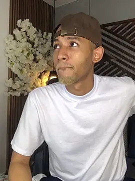 B Wild online show from 10/08/25, 03:37