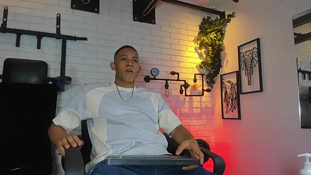 B Wild online show from 05/03/26, 03:45
