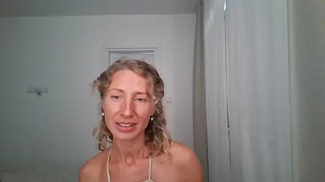 Snapshot of Paevoa chatting on 09/11/25, 11:21 Paevoa online show from 09/11/25, 11:21