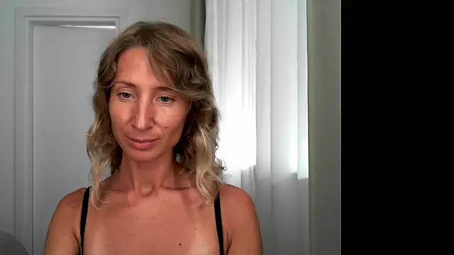 Snapshot of Paevoa chatting on 09/23/25, 12:52 Paevoa online show from 09/23/25, 12:52