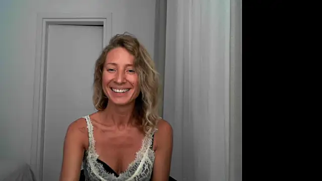 Snapshot of Paevoa chatting on 09/26/25, 08:13 Paevoa online show from 09/26/25, 08:13