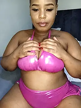 Snapshot of ThickAmy chatting on 09/20/25, 05:47 ThickAmy online show from 09/20/25, 05:47