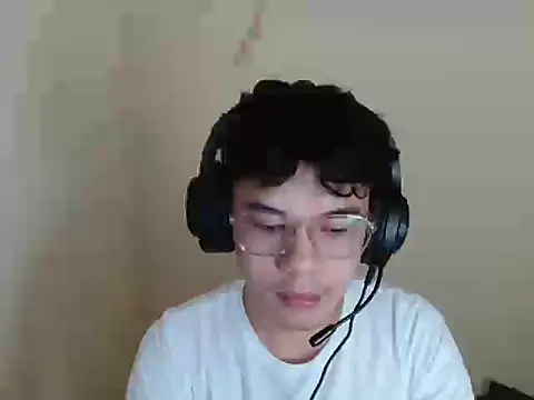 Snapshot of keirflorianxx chatting on 09/18/25, 02:30 keirflorianxx online show from 09/18/25, 02:30