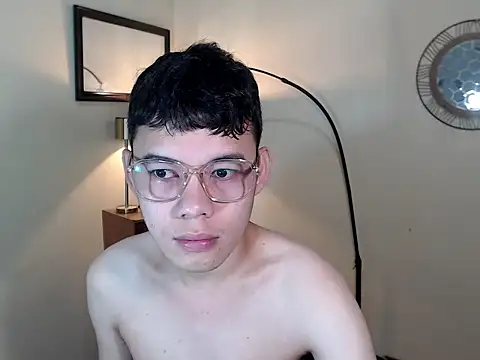 Snapshot of keirflorianxx chatting on 10/07/25, 12:46 keirflorianxx online show from 10/07/25, 12:46