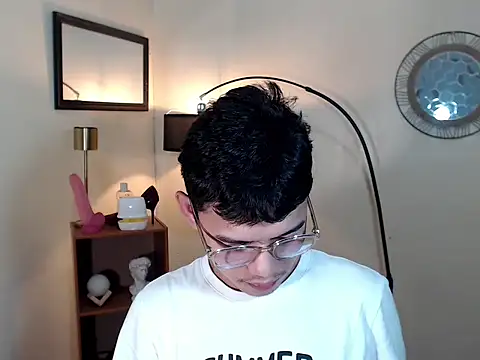 Snapshot of keirflorianxx chatting on 10/16/25, 04:24 keirflorianxx online show from 10/16/25, 04:24