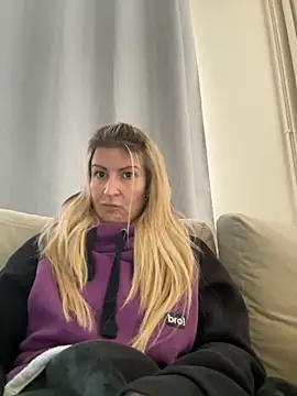 Snapshot of DesireDaisy chatting on 09/16/25, 10:05 DesireDaisy online show from 09/16/25, 10:05