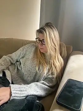 Snapshot of DesireDaisy chatting on 09/23/25, 12:41 DesireDaisy online show from 09/23/25, 12:41