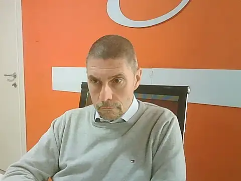 Snapshot of max79ve31 chatting on 11/10/25, 12:26 max79ve31 online show from 11/10/25, 12:26