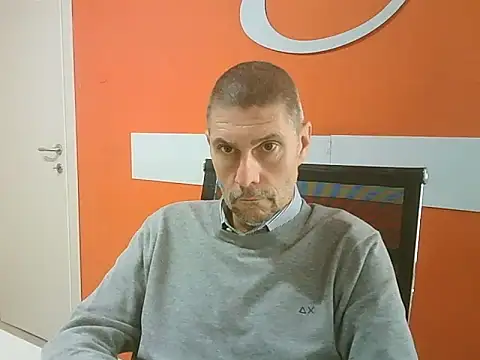 Snapshot of max79ve31 chatting on 11/12/25, 12:27 max79ve31 online show from 11/12/25, 12:27