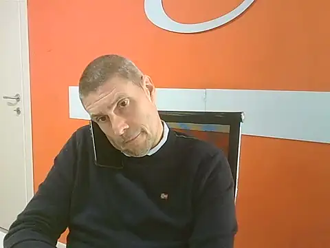 Snapshot of max79ve31 chatting on 11/17/25, 11:38 max79ve31 online show from 11/17/25, 11:38