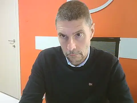 Snapshot of max79ve31 chatting on 12/15/25, 12:09 max79ve31 online show from 12/15/25, 12:09